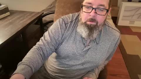 Snapshot of slut_slave_cfnm chatting on 01.04.25 slut online show from 01.04.25