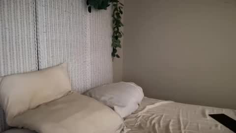 Snapshot of slut_slave_cfnm chatting on 09.28.25 slut online show from 09.28.25