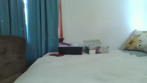 Snapshot of sluttamer72 chatting on 02.04.25 Jade and Thomas online show from 02.04.25