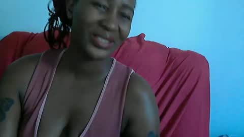 Snapshot of sluttylaura18 chatting on 01.28.25 sluttylaura18 online show from 01.28.25
