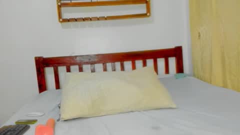 Snapshot of sluttysam_ chatting on 10.18.25 Sexyslutt online show from 10.18.25