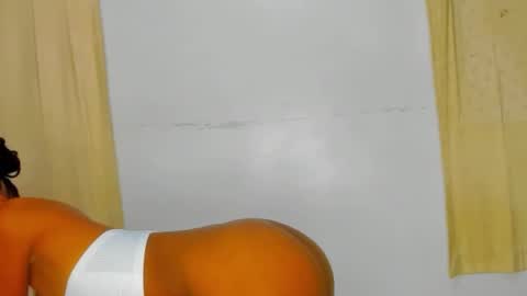 Snapshot of sluttysam_ chatting on 11.23.25 Sexyslutt online show from 11.23.25