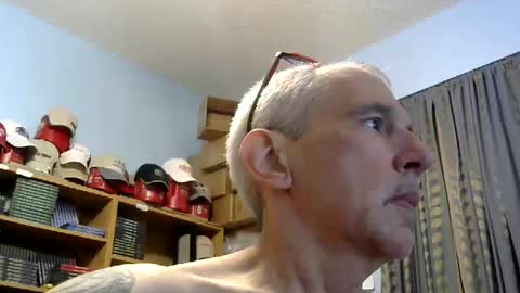 Snapshot of sluttyslave81 chatting on 05.20.26 sluttyslave81 online show from 05.20.26