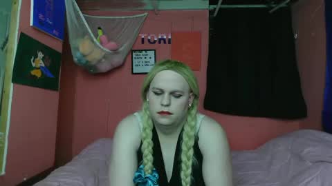 Tori Smith online show from 02.12.25