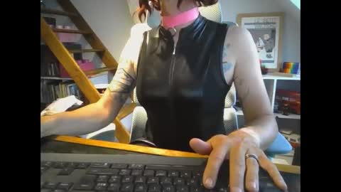 sluttytoy83 online show from 05.04.26