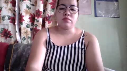 Snapshot of small_boobs59 chatting on 10.27.25 Lovewella online show from 10.27.25