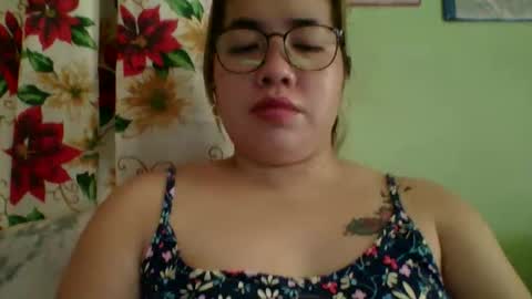 Snapshot of small_boobs59 chatting on 11.08.25 Lovewella online show from 11.08.25