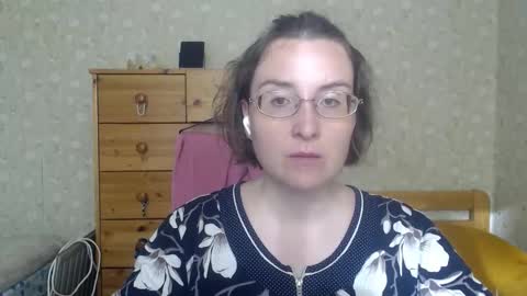 Snapshot of smart_rose chatting on 09.14.25 smart_rose online show from 09.14.25