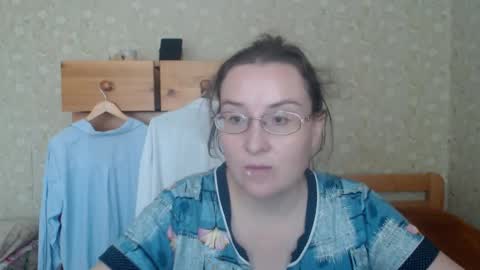 Snapshot of smart_rose chatting on 10.31.25 smart_rose online show from 10.31.25