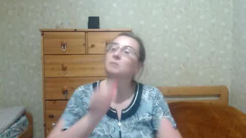 Snapshot of smart_rose chatting on 12.14.25 smart_rose online show from 12.14.25