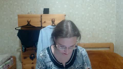 Snapshot of smart_rose chatting on 12.17.25 smart_rose online show from 12.17.25