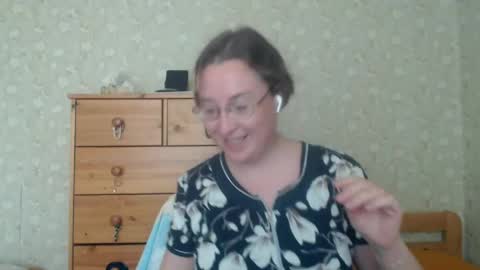 Snapshot of smart_rose chatting on 05.18.26 smart_rose online show from 05.18.26
