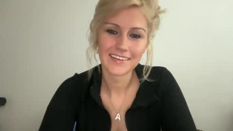 Snapshot of smexxii93 chatting on 02.13.26 smexxii93 online show from 02.13.26