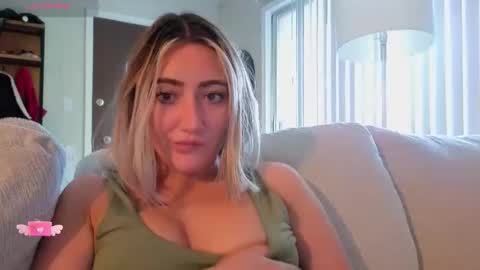 Snapshot of smexy_bun chatting on 04.29.26 Smexy online show from 04.29.26