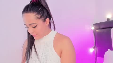 Snapshot of smiling__girl chatting on 02.20.25 online show from 02.20.25