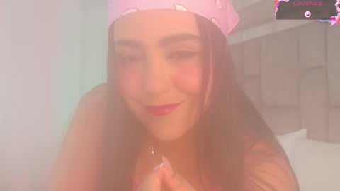 Snapshot of smiling__girl chatting on 09.30.25 online show from 09.30.25