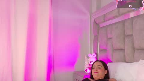 Snapshot of smiling__girl chatting on 10.17.25 online show from 10.17.25