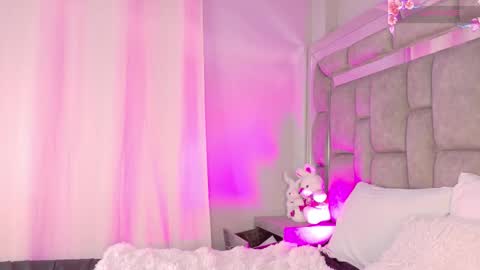 Snapshot of smiling__girl chatting on 11.22.25 online show from 11.22.25