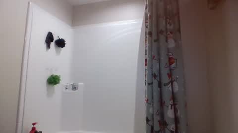 Snapshot of smoothvodka chatting on 02.13.25 Bambi--Vodka online show from 02.13.25