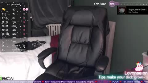 Snapshot of smuffin_x chatting on 02.18.25 Strawberry Muffin online show from 02.18.25