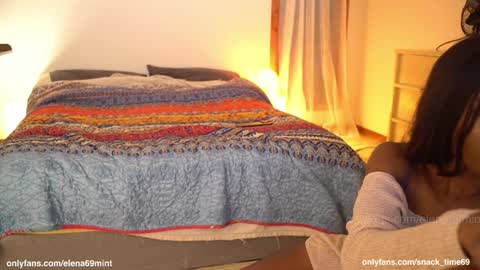 Snapshot of snack_time69 chatting on 01.11.25 Elena and Herb online show from 01.11.25