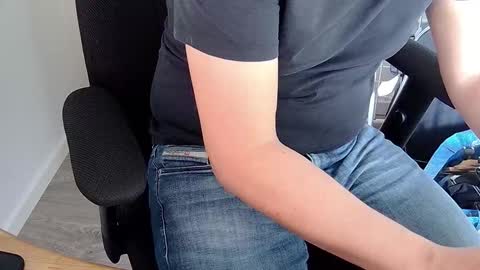 Sneakybill online show from 09.17.25