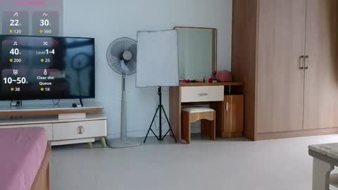 SnejinkaMisha online show from 09.18.25