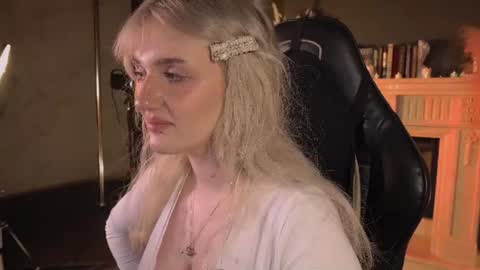 Ellie online show from 06.25.26