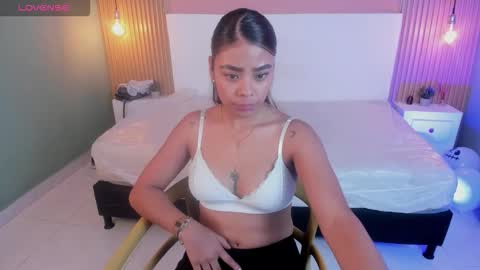 Snapshot of soffiadams2 chatting on 11.02.25 soffiadams2 online show from 11.02.25