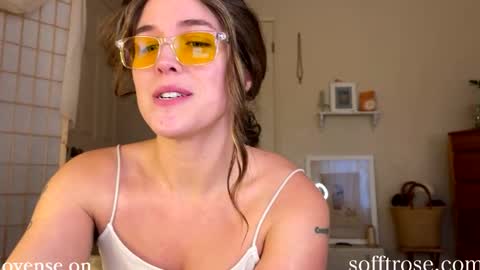 Snapshot of sofftrose chatting on 01.05.25 Julia online show from 01.05.25