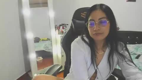 Snapshot of sofhya_jay9 chatting on 12.22.24 Evainked online show from 12.22.24