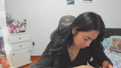 Snapshot of sofhya_jay9 chatting on 02.12.25 Evainked online show from 02.12.25