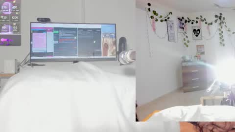 Snapshot of sofi__velez_ chatting on 11.23.25 Sofi online show from 11.23.25