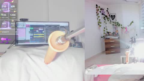 Snapshot of sofi__velez_ chatting on 12.04.25 Sofi online show from 12.04.25