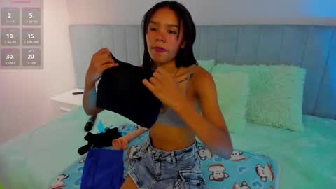 Snapshot of sofi_little2 chatting on 09.30.25 Sofia online show from 09.30.25