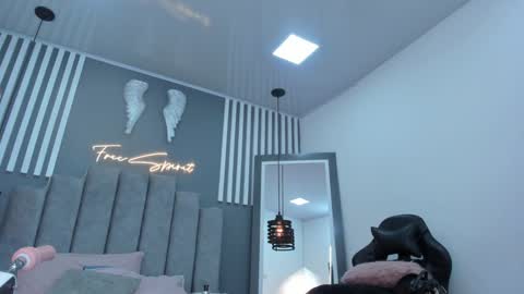 Snapshot of sofi_ramosx chatting on 12.15.24 valen online show from 12.15.24