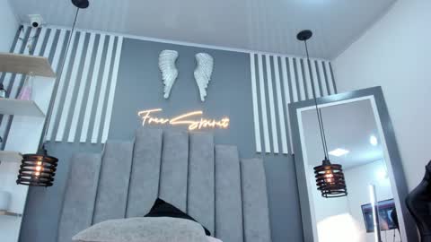 Snapshot of sofi_ramosx chatting on 12.18.24 valen online show from 12.18.24