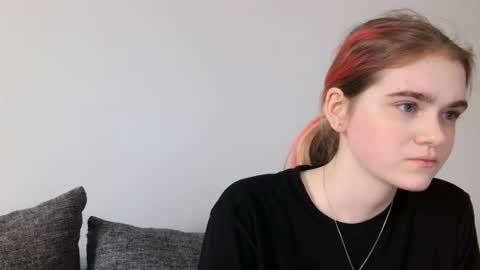 Snapshot of sofia_bloomm chatting on 06.18.26 sofia bloomm online show from 06.18.26