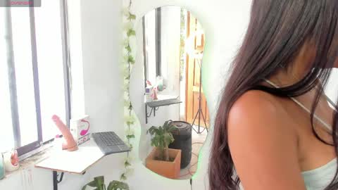 Snapshot of sofia_gold_ chatting on 05.27.26 sofia online show from 05.27.26