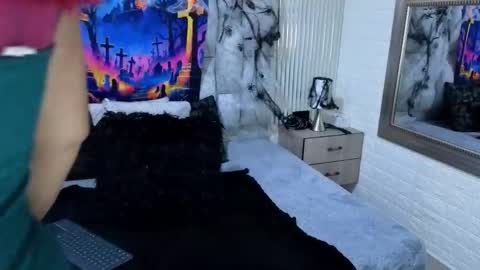 sofia gutierrez   online show from 10.22.25