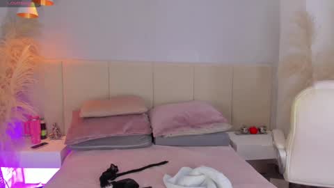 SOFIA PAMELA online show from 09.13.25