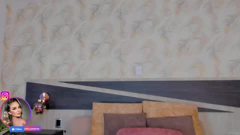 Snapshot of sofia_pamela_ chatting on 04.21.26 online show from 04.21.26