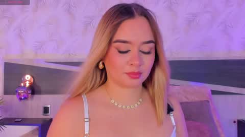 Snapshot of sofia_pamela_ chatting on 04.21.26 online show from 04.21.26