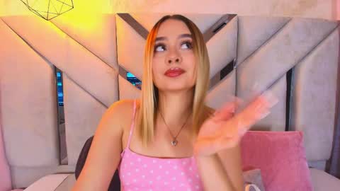 Snapshot of sofia_pamela_ chatting on 06.02.26 online show from 06.02.26