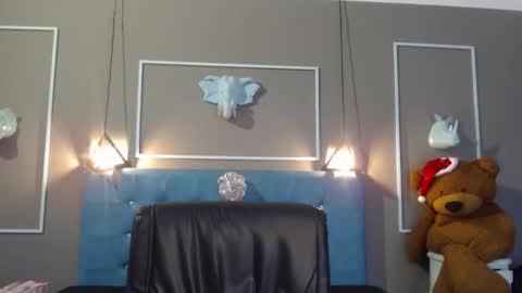 Snapshot of sofia_white3 chatting on 12.15.25 Sofa online show from 12.15.25