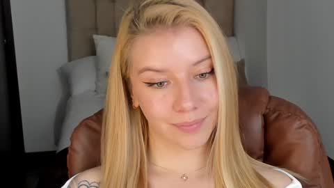 Snapshot of sofia_woodss chatting on 12.09.24 Sofia online show from 12.09.24