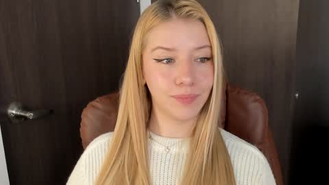 Snapshot of sofia_woodss chatting on 12.10.24 Sofia online show from 12.10.24