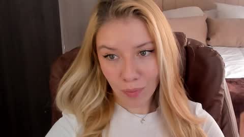 Snapshot of sofia_woodss chatting on 01.03.25 Sofia online show from 01.03.25