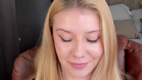 Snapshot of sofia_woodss chatting on 01.05.25 Sofia online show from 01.05.25