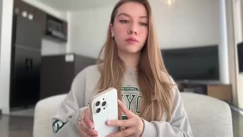 Snapshot of sofia_woodss chatting on 01.18.25 Sofia online show from 01.18.25